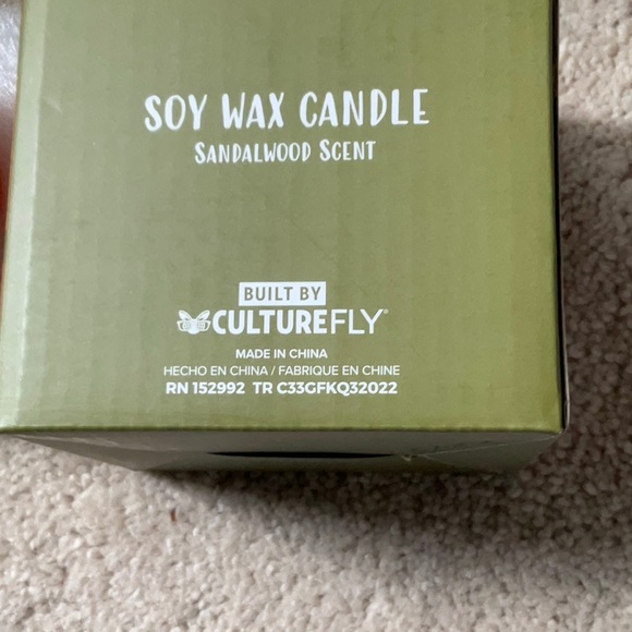 NIB soy wax candle-sandalwood scent - Picture 3 of 5